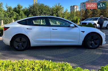 Седан Tesla Model 3 2022 в 