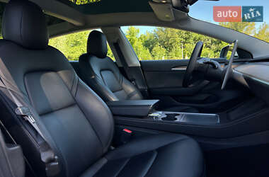 Седан Tesla Model 3 2022 в 