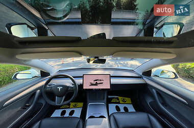 Седан Tesla Model 3 2022 в 