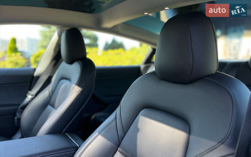 Седан Tesla Model 3 2022 в Львове