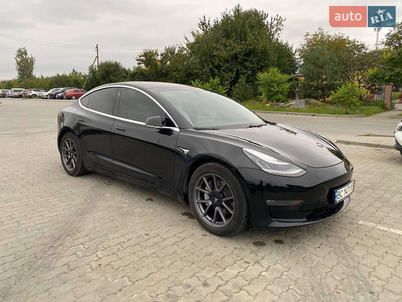 Седан Tesla Model 3 2019 в Львові