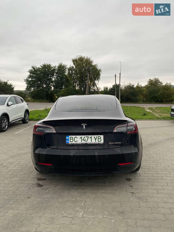 Седан Tesla Model 3 2019 в Львові