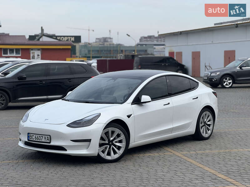 Седан Tesla Model 3 2021 в 