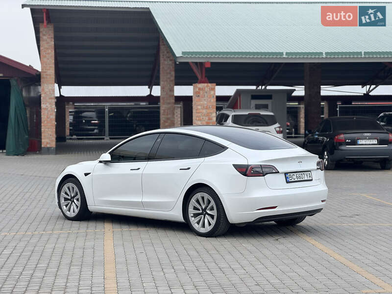 Седан Tesla Model 3 2021 в Львові