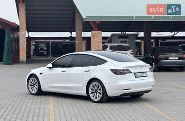 Седан Tesla Model 3 2021 в 