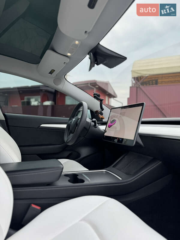 Седан Tesla Model 3 2021 в Львові