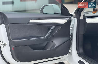 Седан Tesla Model 3 2021 в 