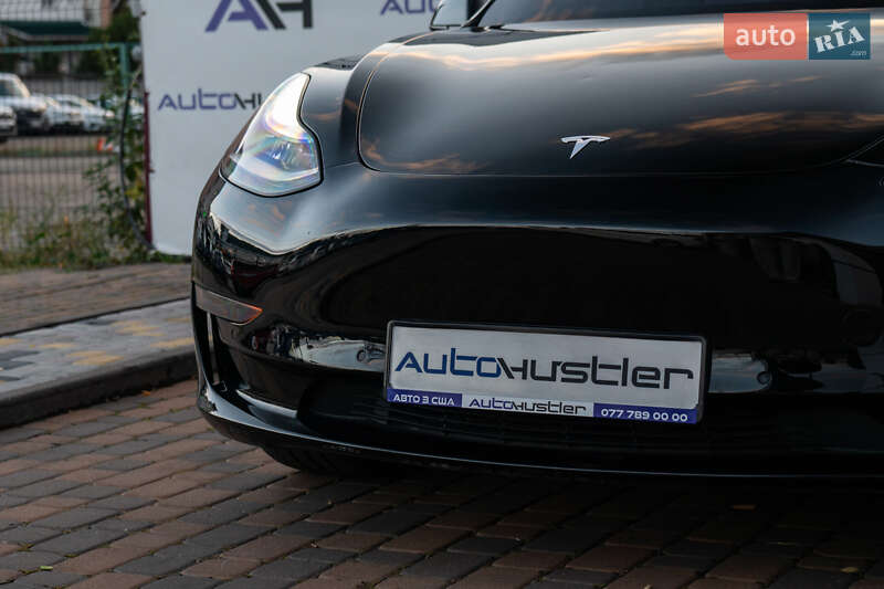 Седан Tesla Model 3 2020 в Киеве