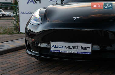 Седан Tesla Model 3 2020 в 