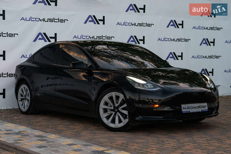 Седан Tesla Model 3 2020 в Киеве