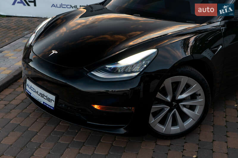 Седан Tesla Model 3 2020 в Киеве