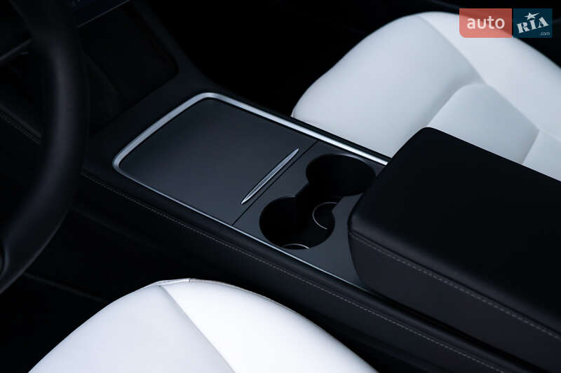 Седан Tesla Model 3 2020 в Киеве