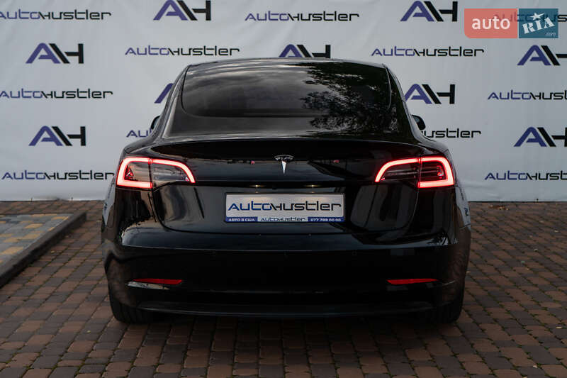 Седан Tesla Model 3 2020 в Киеве