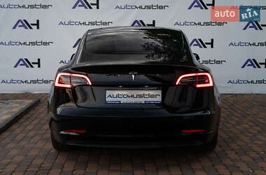Седан Tesla Model 3 2020 в 