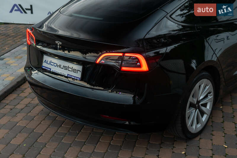 Седан Tesla Model 3 2020 в Киеве