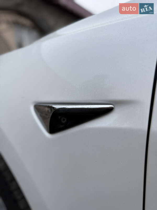 Седан Tesla Model 3 2020 в Радехові