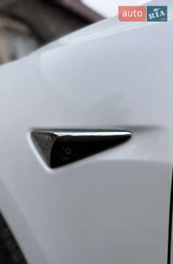 Седан Tesla Model 3 2020 в 