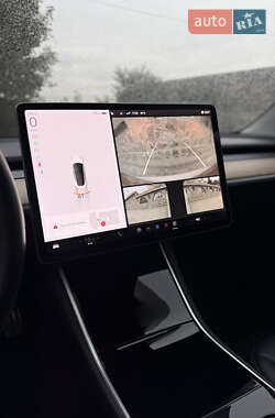 Седан Tesla Model 3 2020 в 