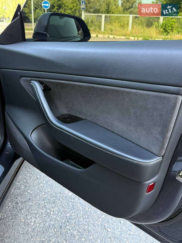 Седан Tesla Model 3 2018 в Золотоноші