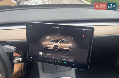 Седан Tesla Model 3 2022 в 