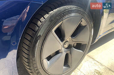 Седан Tesla Model 3 2020 в 