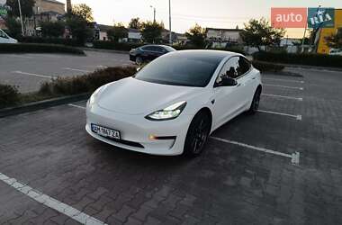 Седан Tesla Model 3 2021 в 