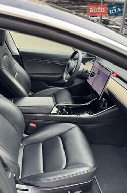 Седан Tesla Model 3 2019 в 