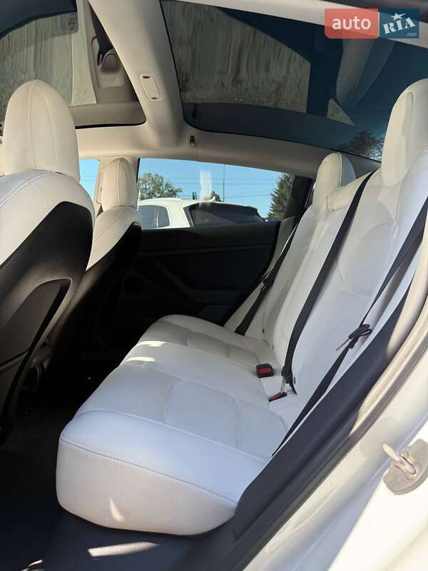 Седан Tesla Model 3 2021 в Полтаві