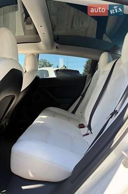 Седан Tesla Model 3 2021 в 