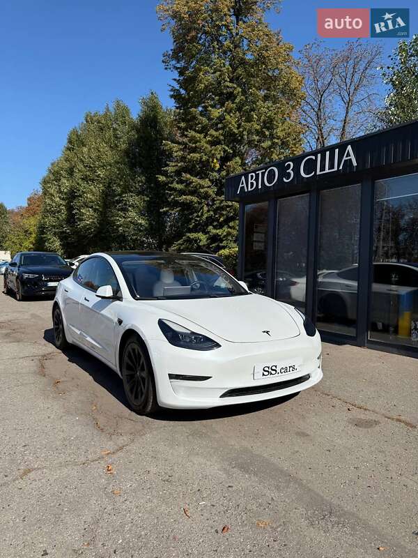 Седан Tesla Model 3 2021 в 