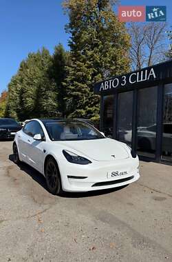 Седан Tesla Model 3 2021 в 