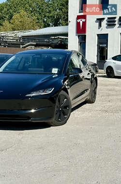 Седан Tesla Model 3 2024 в 