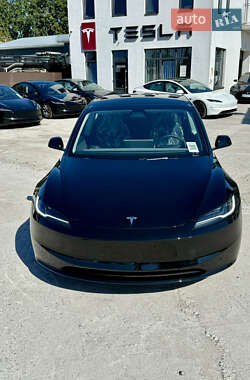 Седан Tesla Model 3 2024 в 