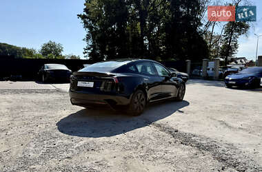 Седан Tesla Model 3 2024 в 