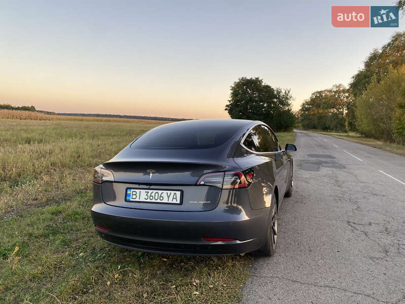 Седан Tesla Model 3 2019 в Прилуках