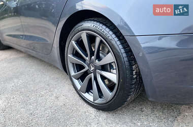 Седан Tesla Model 3 2019 в 