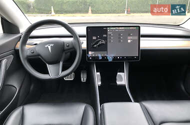 Седан Tesla Model 3 2020 в 