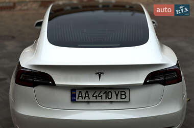 Седан Tesla Model 3 2020 в 