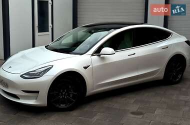 Седан Tesla Model 3 2020 в 