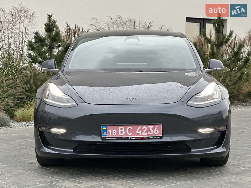 Седан Tesla Model 3 2020 в Луцьку
