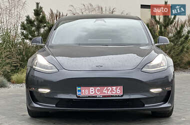 Седан Tesla Model 3 2020 в 