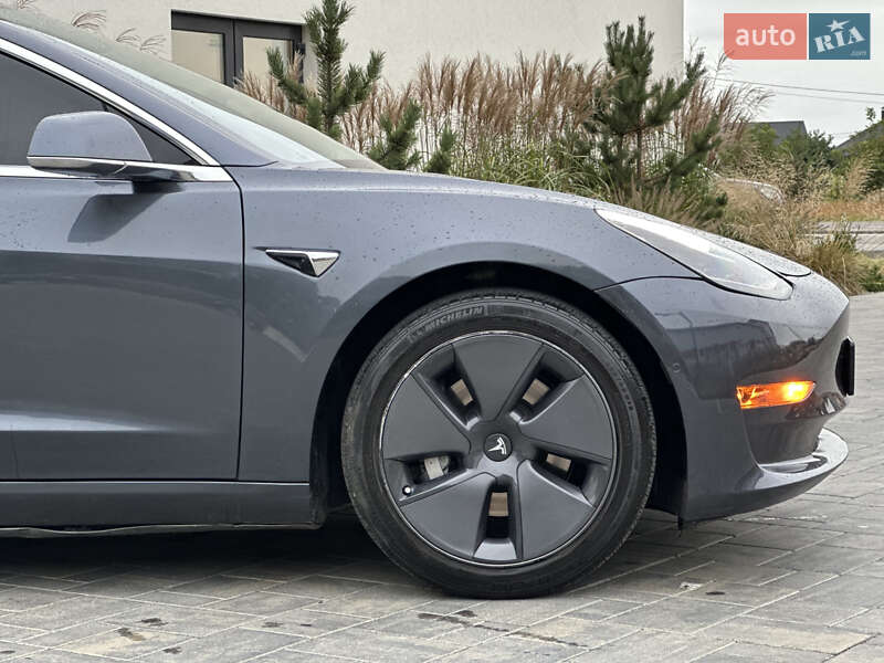Седан Tesla Model 3 2020 в Луцьку