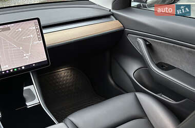 Седан Tesla Model 3 2020 в 