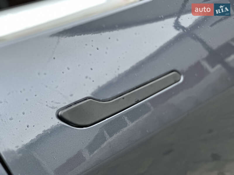 Седан Tesla Model 3 2020 в Луцьку