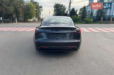 Седан Tesla Model 3 2024 в 