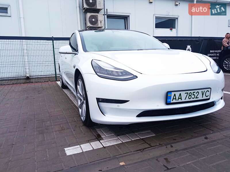 Седан Tesla Model 3 2019 в 
