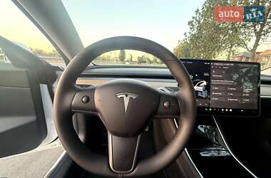 Седан Tesla Model 3 2019 в 