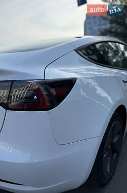 Седан Tesla Model 3 2023 в 