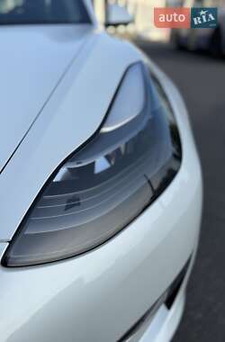 Седан Tesla Model 3 2023 в 
