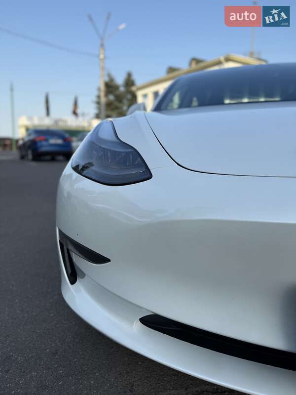 Седан Tesla Model 3 2023 в Черкасах